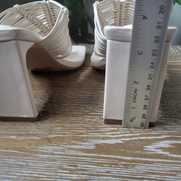 NWT Gabrielle Union Women's Evianna White Weave Thong Slip On Sandal Size 6 - Picture 9 of 11